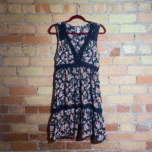 Floral and lace knee-length dress